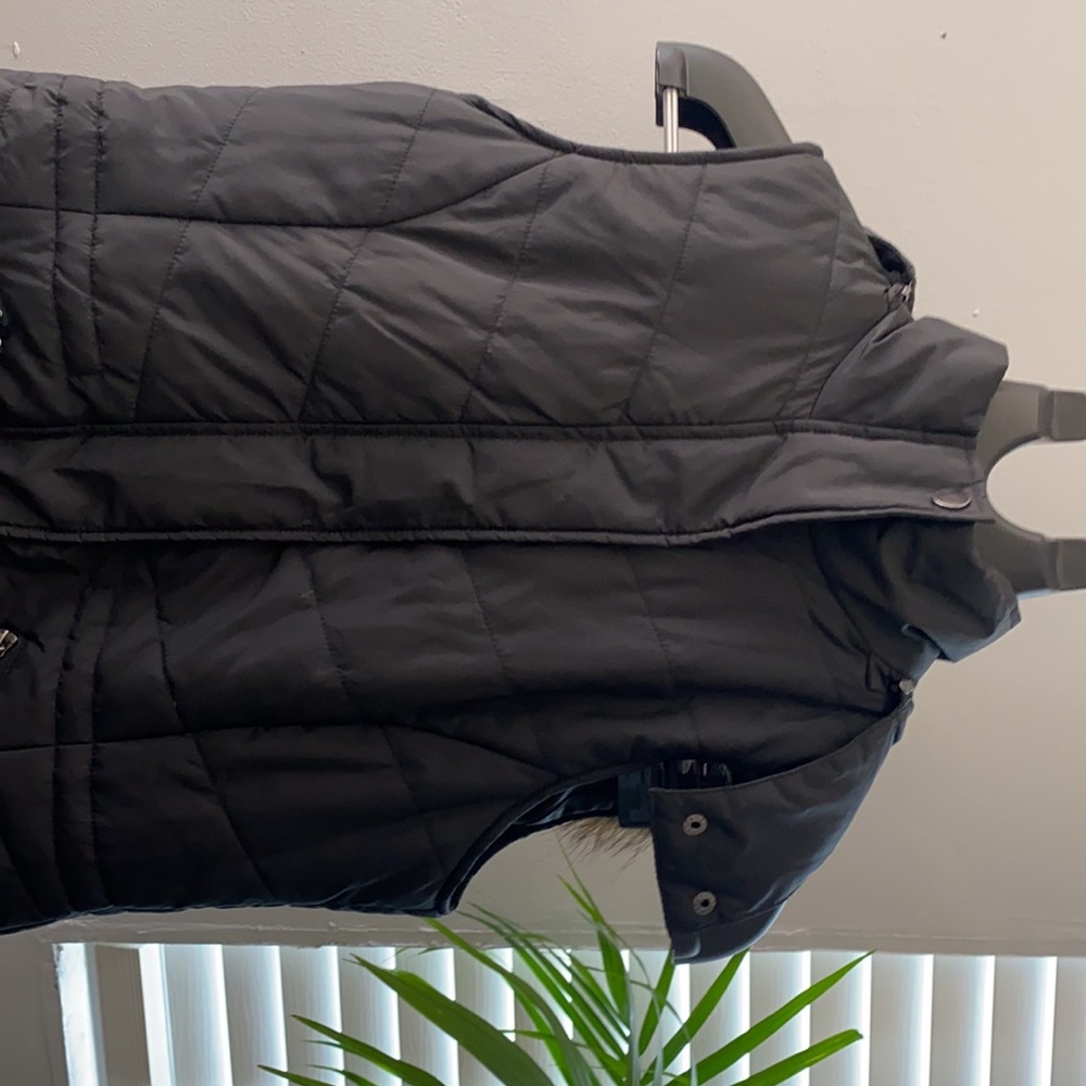 American Rag Women's Fur-Trim Removable Hood Insulated Puffer Vest - Picture 4 of 15